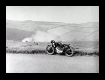 מסעות עתיקי יומין: מכוניות ואופניים עתיקות על כבישים אינסופיים