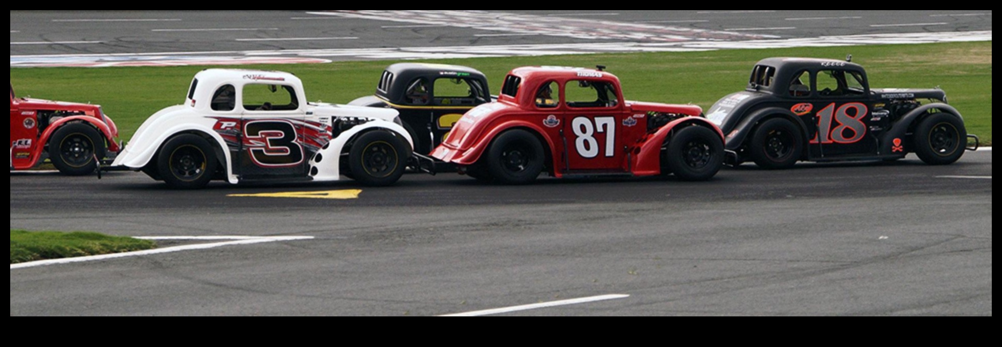 תמלוגי מירוץ: מכוניות אגדיות ששלטו במסלול