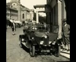 מסעות עתיקי יומין: מכוניות ואופניים עתיקות על כבישים אינסופיים